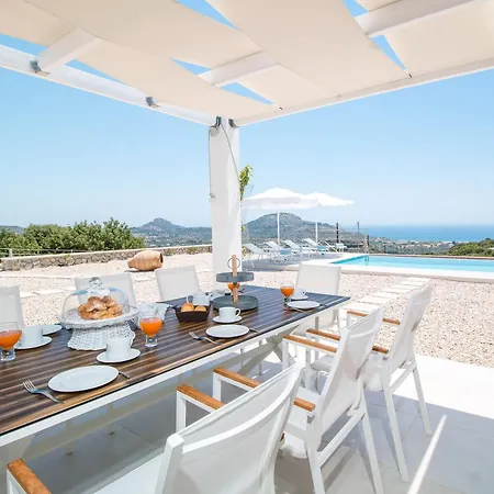 Francis & Gregorys Luxury Villa *