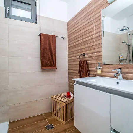 Francis & Gregorys Luxury