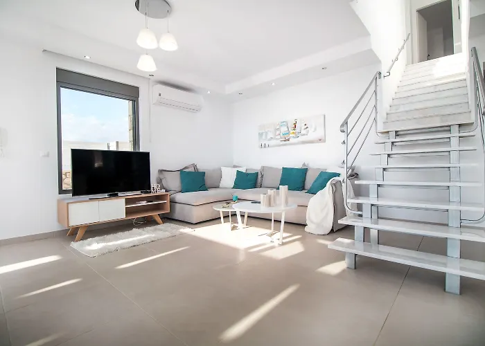 Francis & Gregorys Luxury Villa *