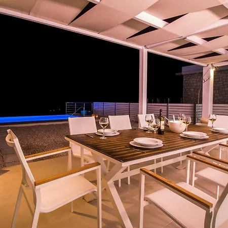 Francis & Gregorys Luxury Vila Afantou