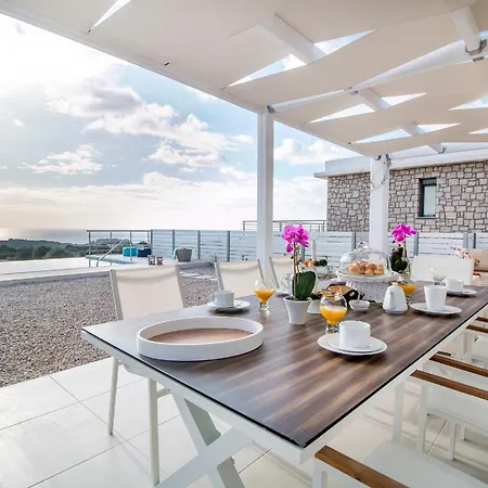 Francis & Gregorys Luxury * Afantou