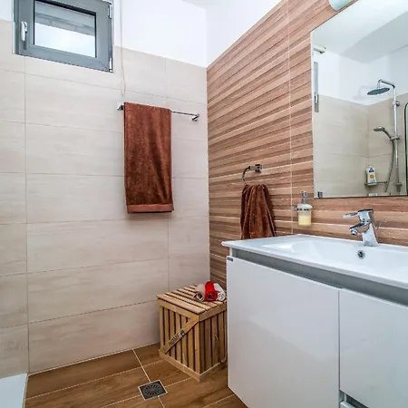 Francis & Gregorys Luxury