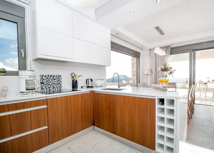 Francis & Gregorys Luxury Vila Afantou