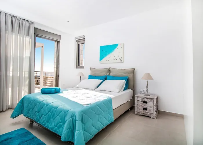 Francis & Gregorys Luxury Afantou