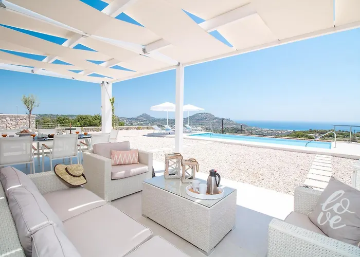 Francis & Gregorys Luxury * Afantou