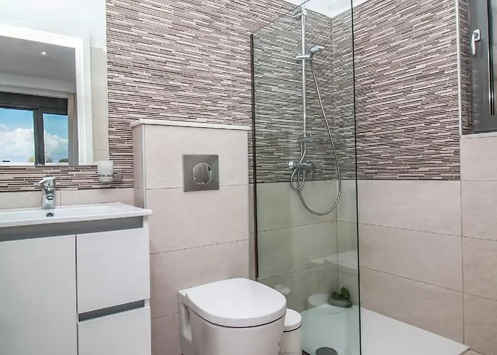 Francis & Gregorys Luxury Vila *