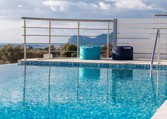 Francis & Gregorys Luxury Afantou