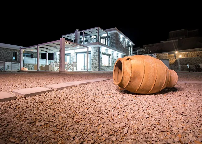 Francis & Gregorys Luxury Afantou