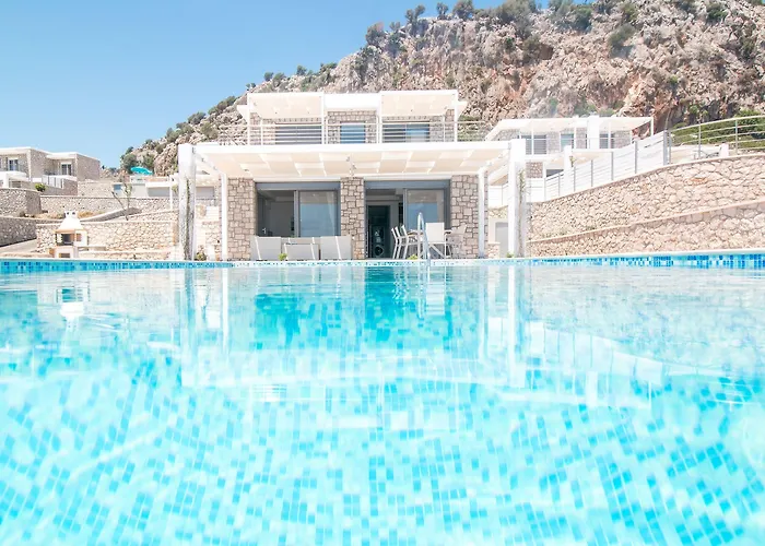 Francis & Gregorys Luxury Afantou