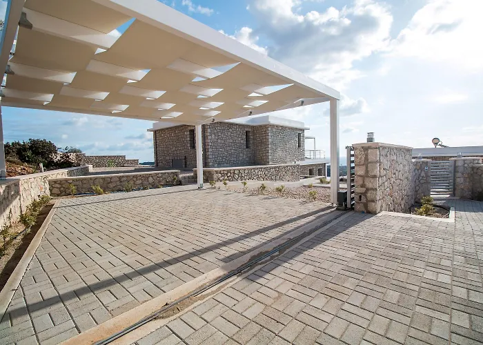 Francis & Gregorys Luxury Vila *