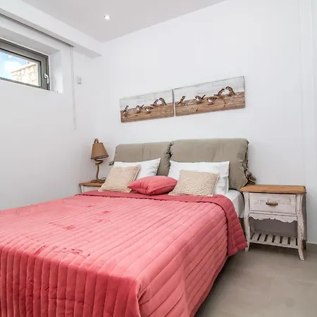 Francis & Gregorys Luxury Villa