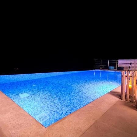 Francis & Gregorys Luxury Villa Afantou