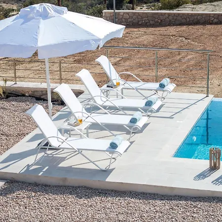 Francis & Gregorys Luxury * Afantou