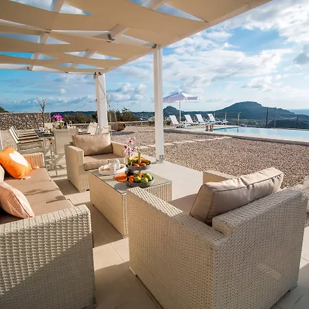 Francis & Gregorys Luxury * Afantou