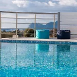Francis & Gregorys Luxury Afantou