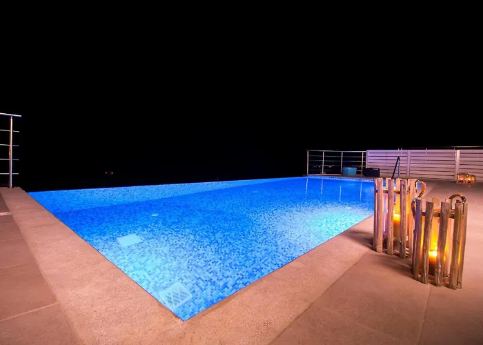 Francis & Gregorys Luxury Willa Afandu