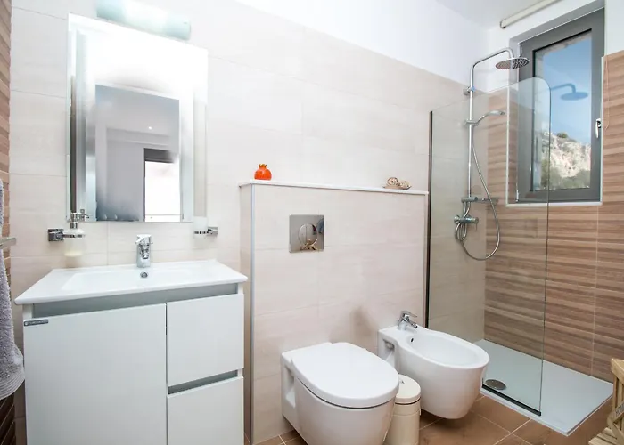 Francis & Gregorys Luxury * Afandu