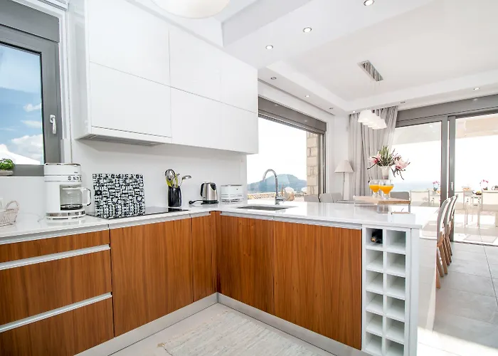 Francis & Gregorys Luxury *