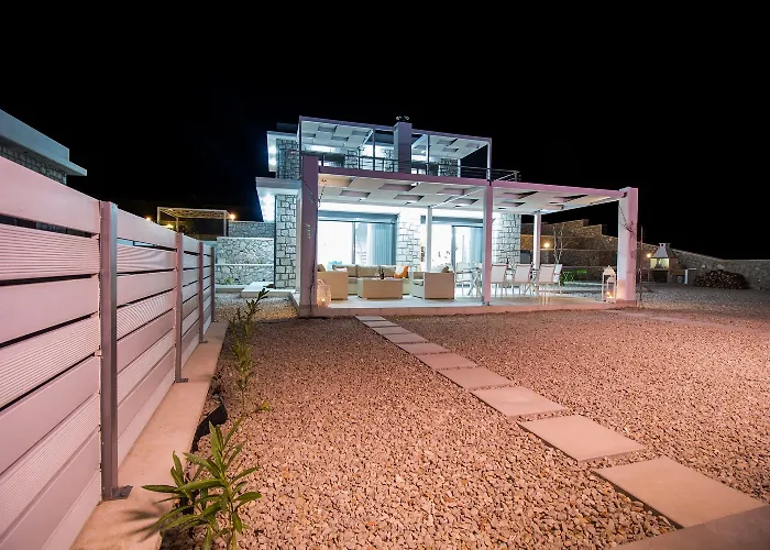 Francis & Gregorys Luxury * Afandu